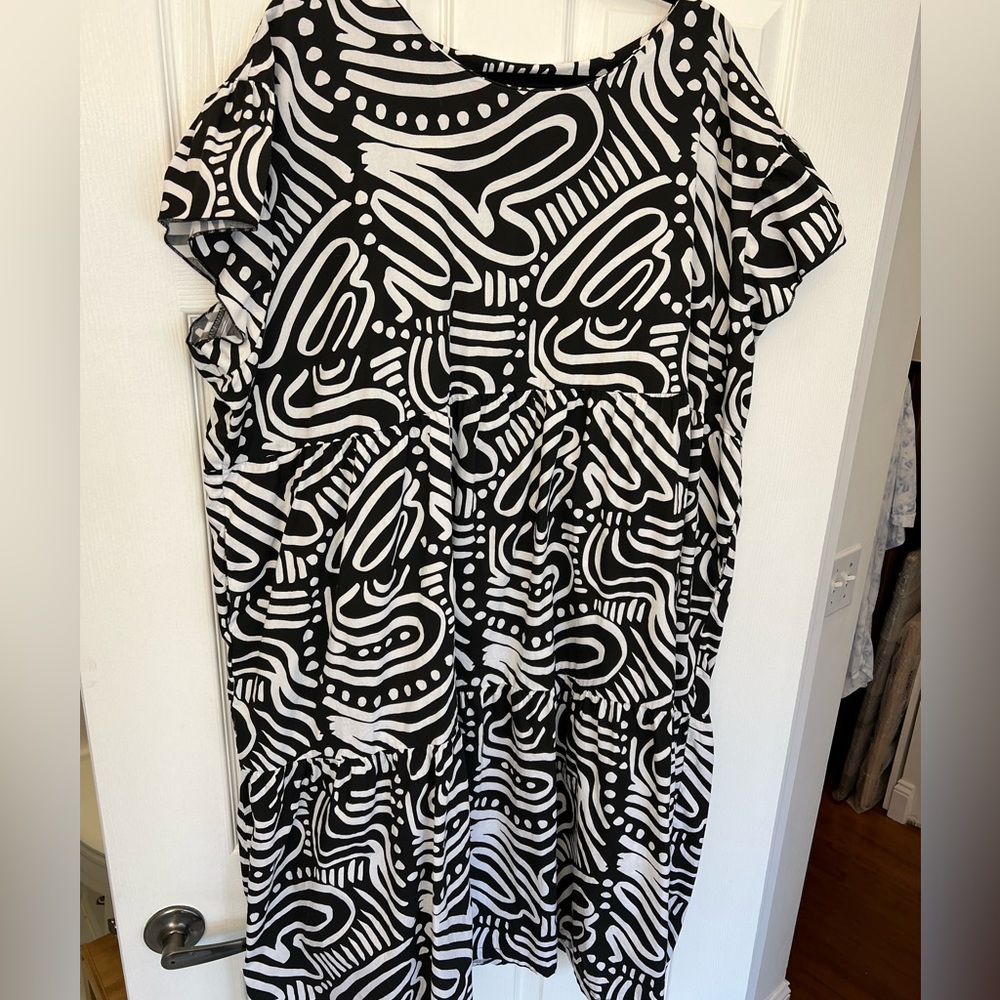 Nooworks Black and White Ripple Dress PLUS